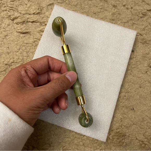 BNIB Jade Roller & Gua Sha Stone - Picture 8 of 11